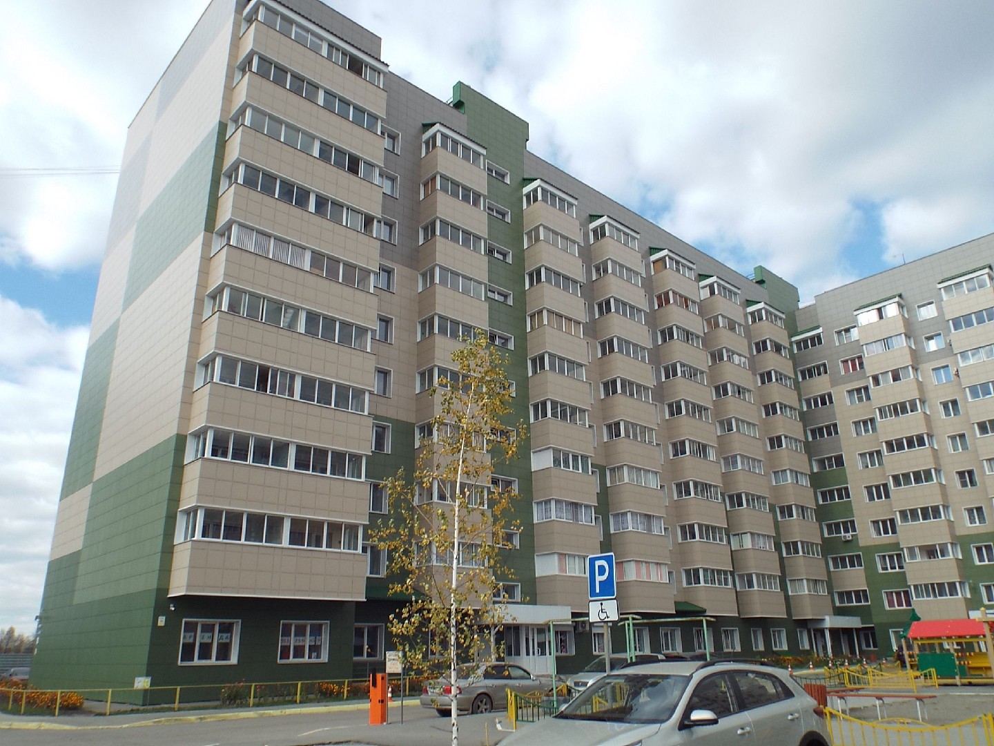 край. Алтайский, г. Барнаул, ул. Балтийская, д. 105-фасад здания