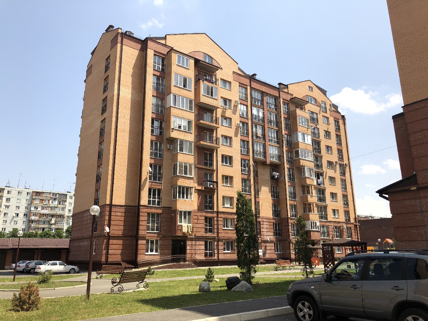 Респ. Северная Осетия - Алания, г. Владикавказ, ул. Астана Кесаева, д. 42, к. 1-фасад здания