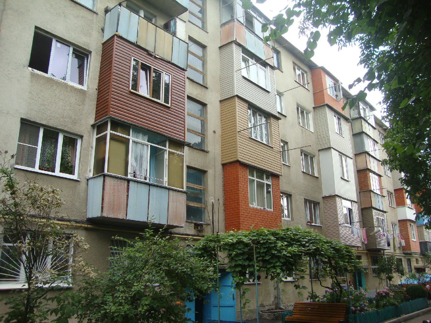 Респ. Северная Осетия - Алания, г. Владикавказ, ул. Борукаева, д. 10-фасад здания