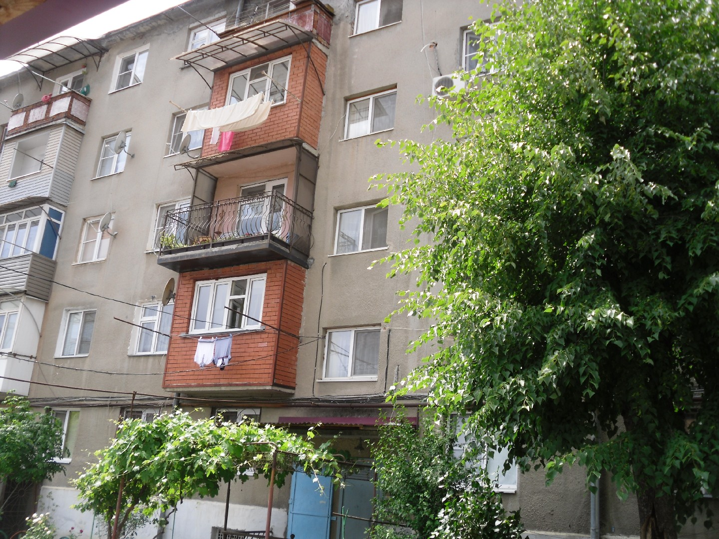 Респ. Северная Осетия - Алания, г. Владикавказ, ул. Генерала Дзусова, д. 27-фасад здания