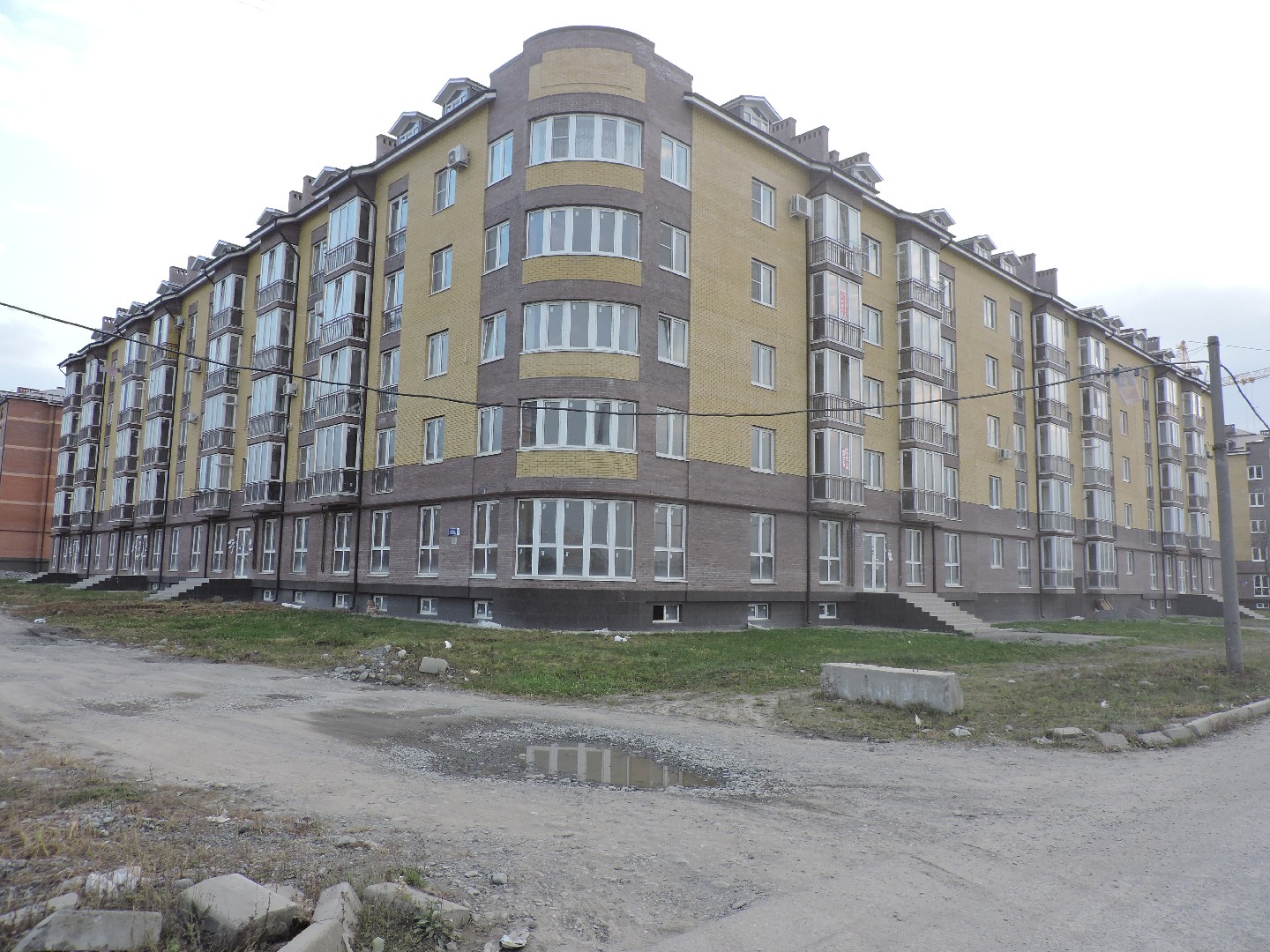 Респ. Северная Осетия - Алания, г. Владикавказ, ул. Шамиля Джикаева, д. 7-фасад здания