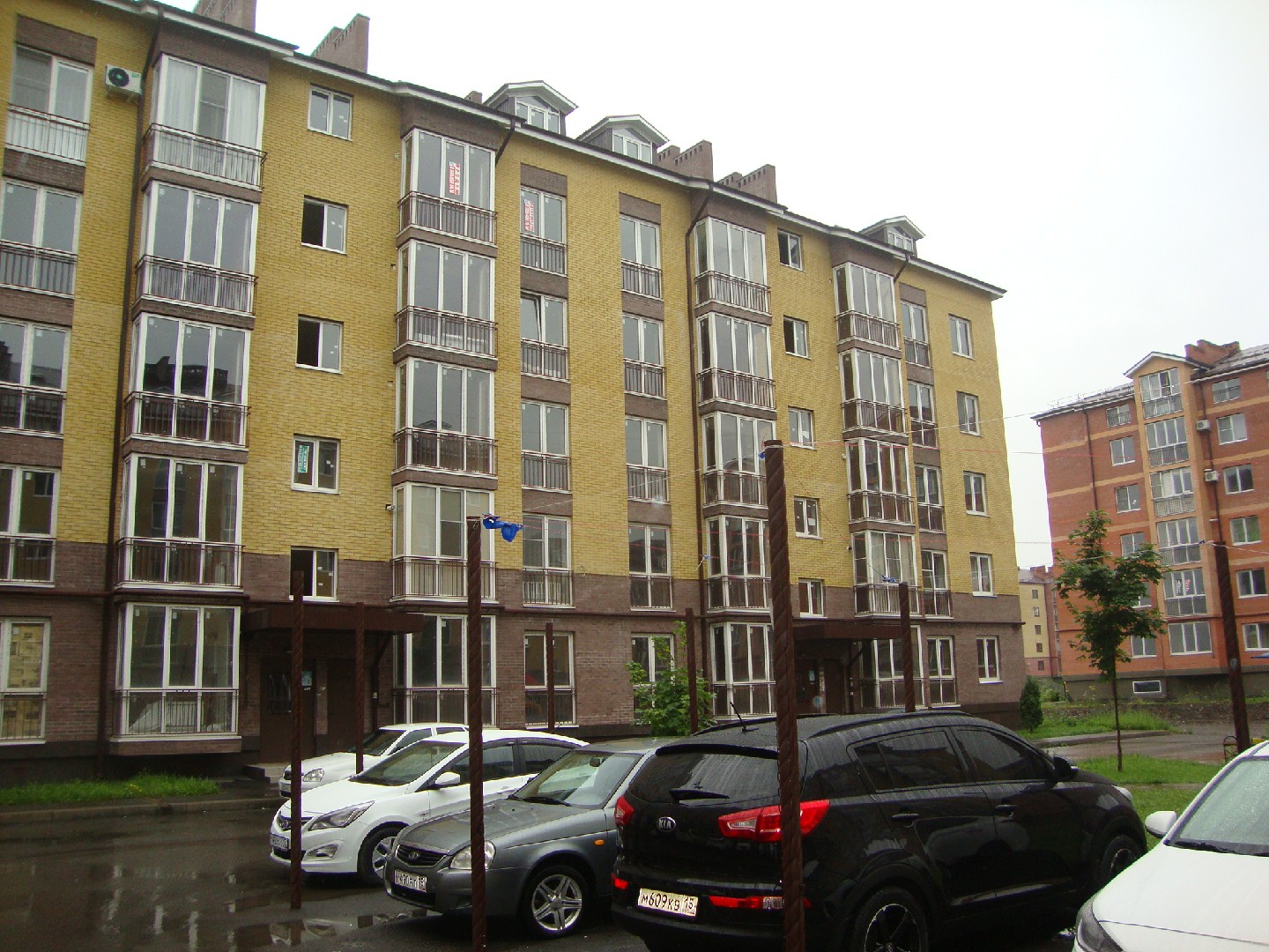 Респ. Северная Осетия - Алания, г. Владикавказ, ул. Шамиля Джикаева, д. 7-фасад здания