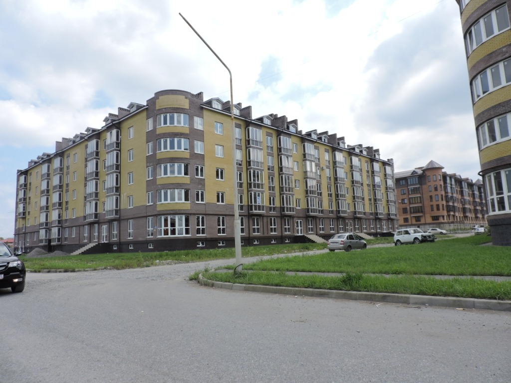 Респ. Северная Осетия - Алания, г. Владикавказ, ул. Шамиля Джикаева, д. 10-фасад здания