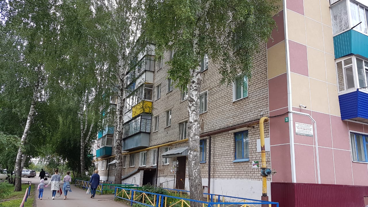 Респ. Татарстан, р-н. Азнакаевский, г. Азнакаево, ул. Гагарина, д. 3-фасад здания