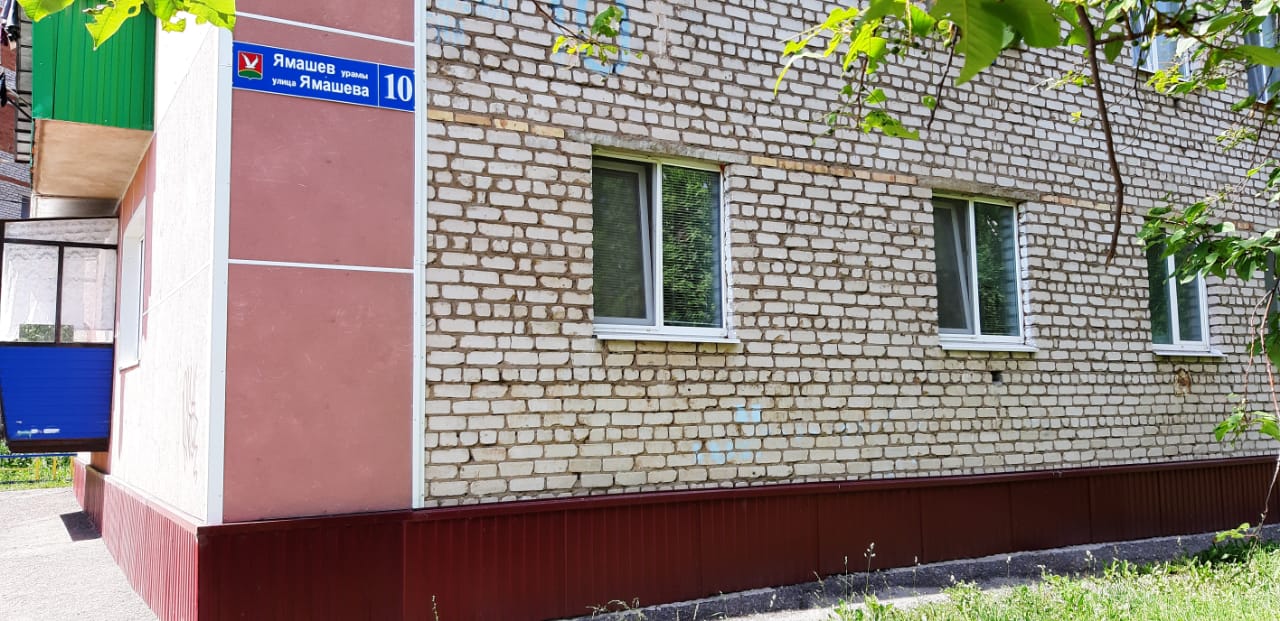 Респ. Татарстан, р-н. Азнакаевский, г. Азнакаево, ул. Ямашева, д. 10-фасад здания