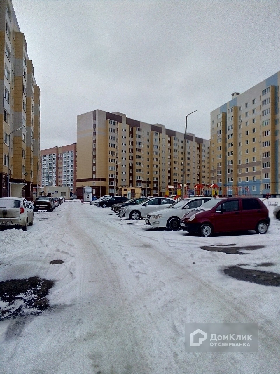 Респ. Татарстан, р-н. Зеленодольский, с. Осиново, ул.  Гайсина, д. 3-придомовая территория