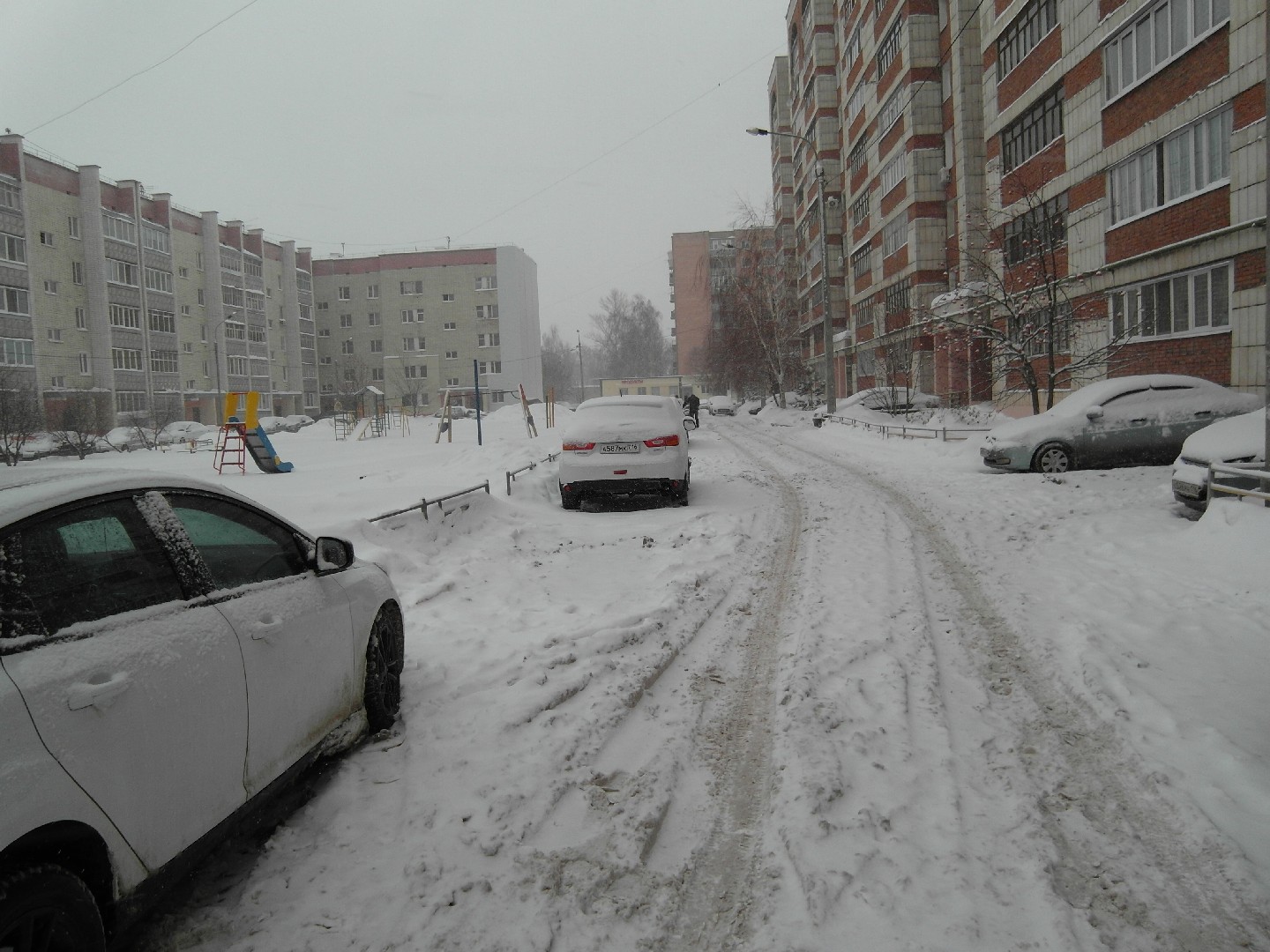 Респ. Татарстан, г. Казань, ул. Авангардная, д. 171Б-придомовая территория