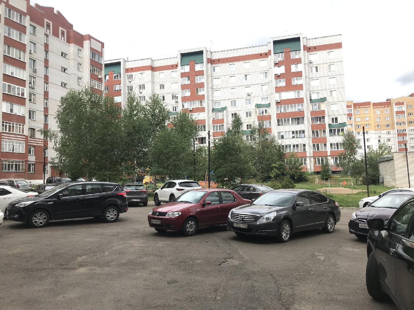 Респ. Татарстан, г. Казань, ул. Академика Губкина, д. 30Б-придомовая территория