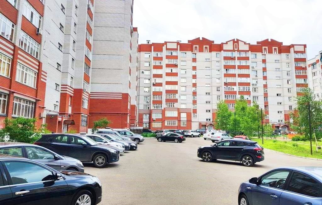 Респ. Татарстан, г. Казань, ул. Академика Губкина, д. 30Б-придомовая территория