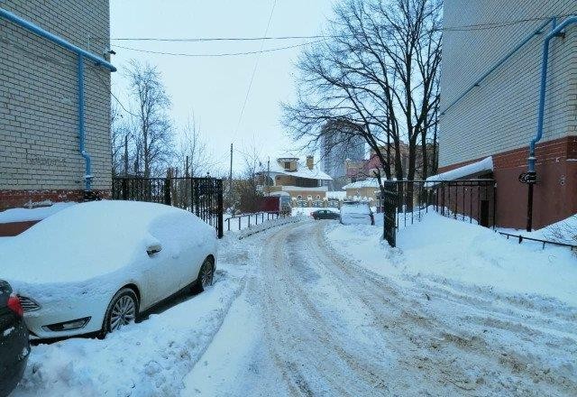 Респ. Татарстан, г. Казань, ул. Академика Завойского, д. 13-придомовая территория