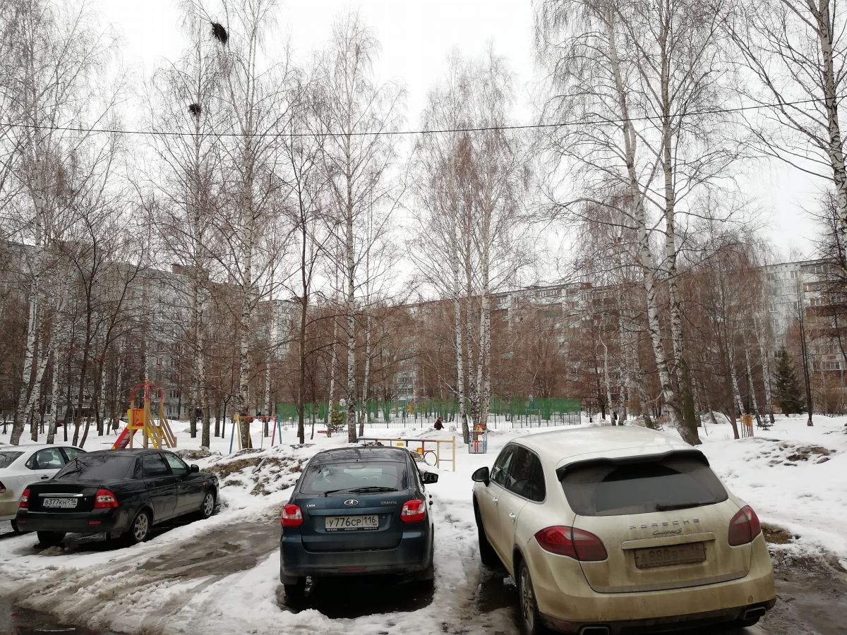 Респ. Татарстан, г. Казань, ул. Академика Завойского, д. 20-придомовая территория