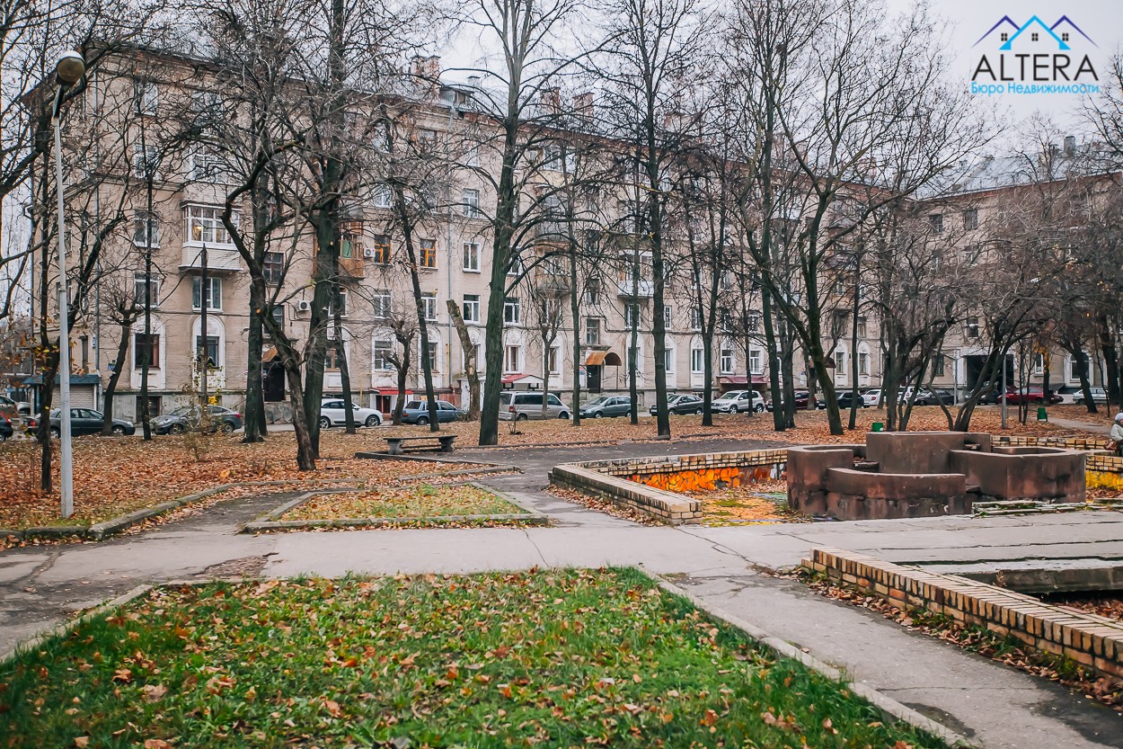 Респ. Татарстан, г. Казань, ул. Восстания, д. 49-придомовая территория