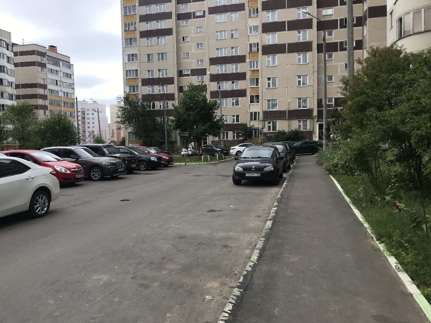 Респ. Татарстан, г. Казань, ул. Ноксинский Спуск, д. 23-придомовая территория