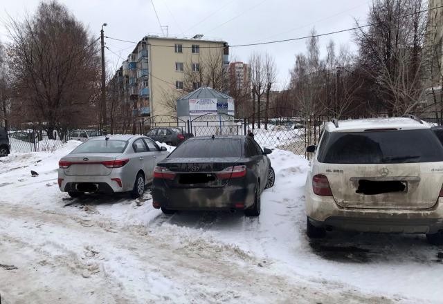 Респ. Татарстан, г. Казань, пр-кт. Победы, д. 35б-придомовая территория