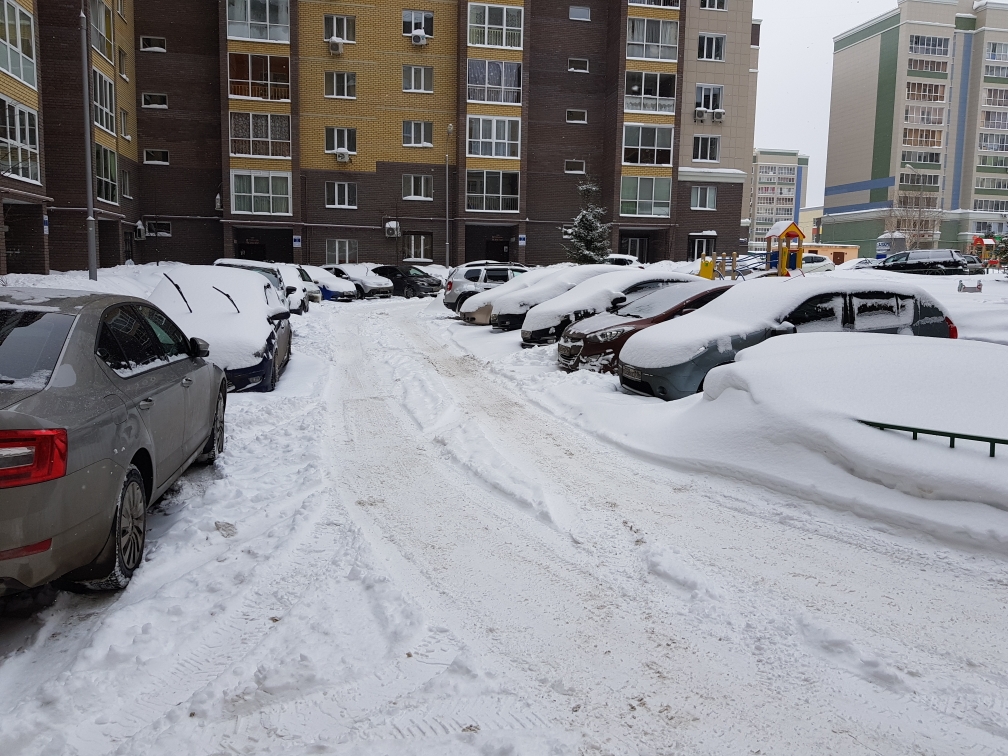 Респ. Татарстан, г. Казань, ул. Салиха Батыева, д. 21-придомовая территория