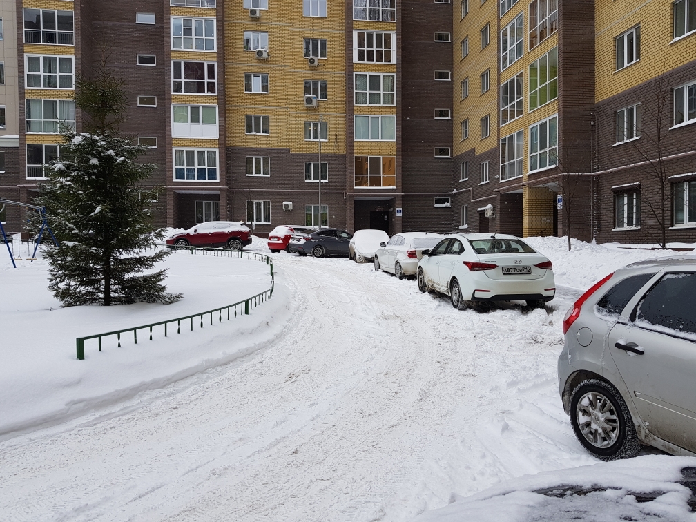 Респ. Татарстан, г. Казань, ул. Салиха Батыева, д. 21-придомовая территория