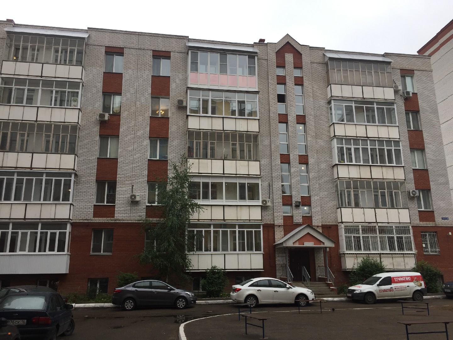 Респ. Татарстан, г. Казань, ул. Толбухина, д. 19-фасад здания