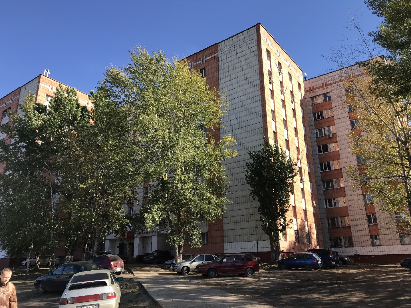 Респ. Татарстан, г. Казань, пр-кт. Фатыха Амирхана, д. 12б-фасад здания