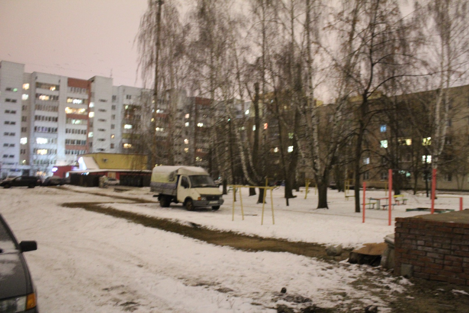 Респ. Татарстан, г. Казань, ул. Хусаина Мавлютова, д. 25-придомовая территория