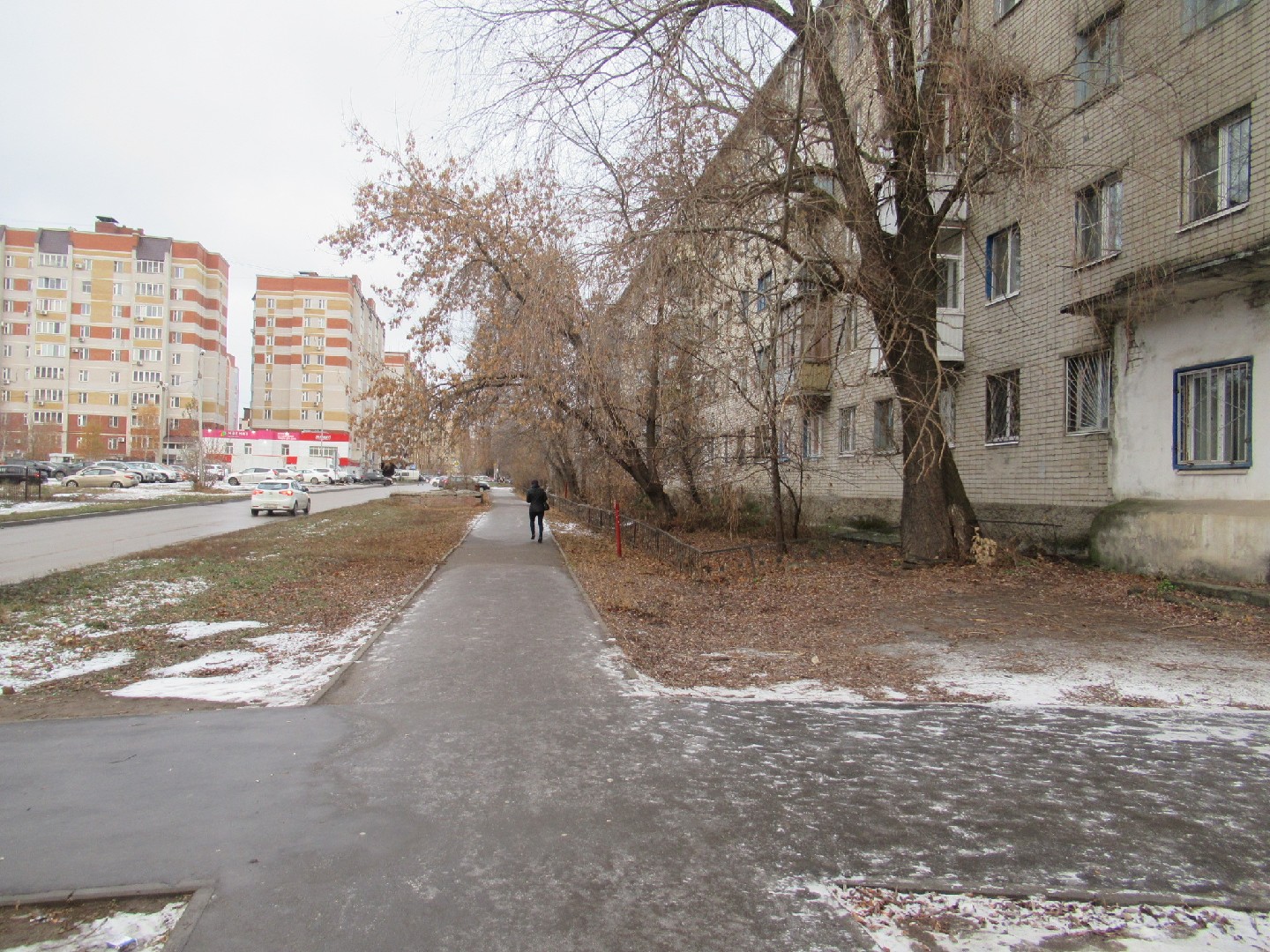 Респ. Татарстан, г. Казань, ул. Юго-Западная 2-я, д. 28-придомовая территория