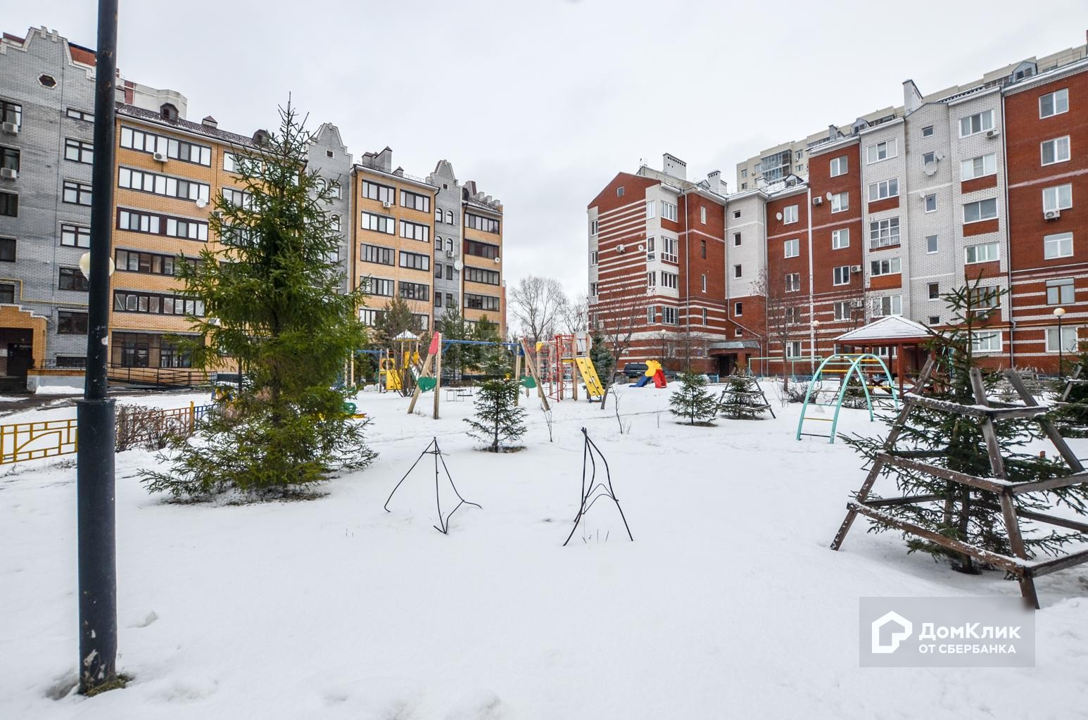 Респ. Татарстан, г. Казань, ул. Юлиуса Фучика, д. 12А-придомовая территория