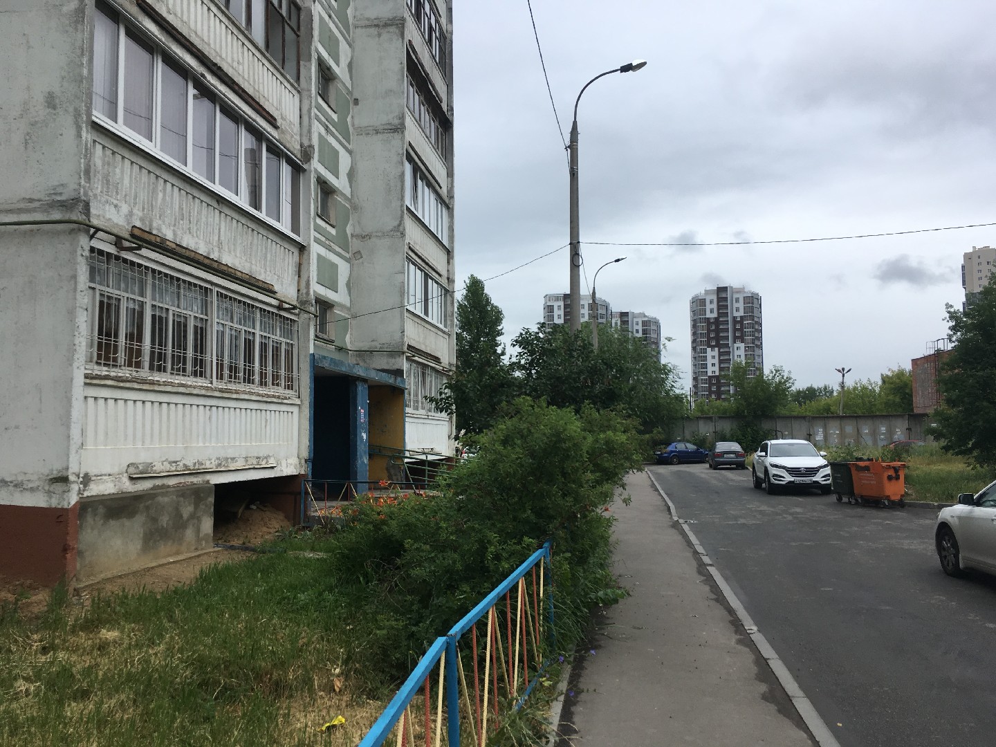 Респ. Татарстан, г. Казань, ул. Юлиуса Фучика, д. 69-вход снаружи