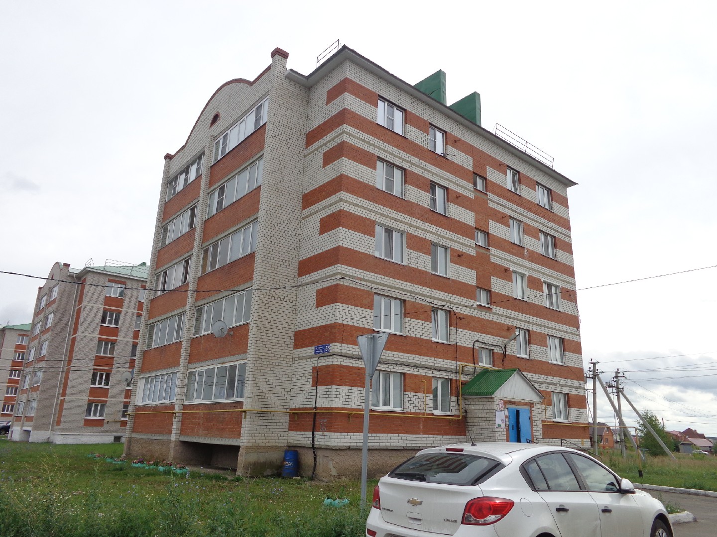 Респ. Татарстан, р-н. Нурлатский, г. Нурлат, ул. Г.Кариева, д. 55-фасад здания