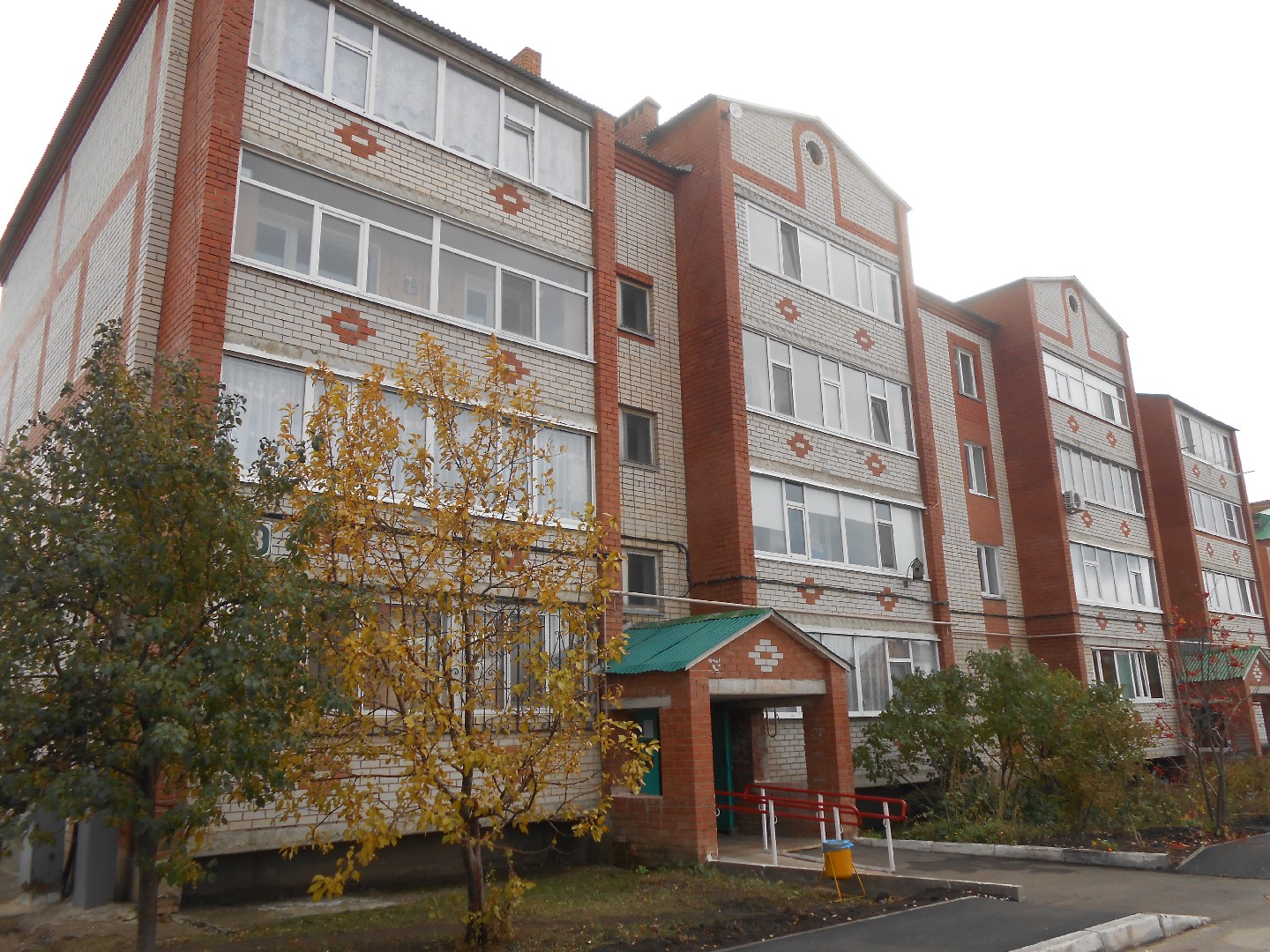 Респ. Татарстан, р-н. Нурлатский, г. Нурлат, ул. Нурлатская, д. 18-фасад здания