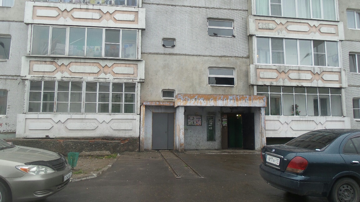 Респ. Тыва, г. Кызыл, ул. Ангарский бульвар, д. 8-вход снаружи
