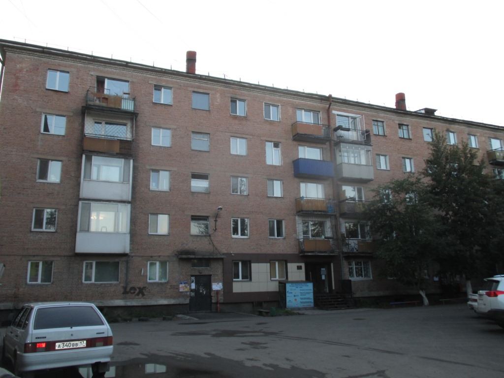 Респ. Тыва, г. Кызыл, ул. Бухтуева, д. 1-фасад здания