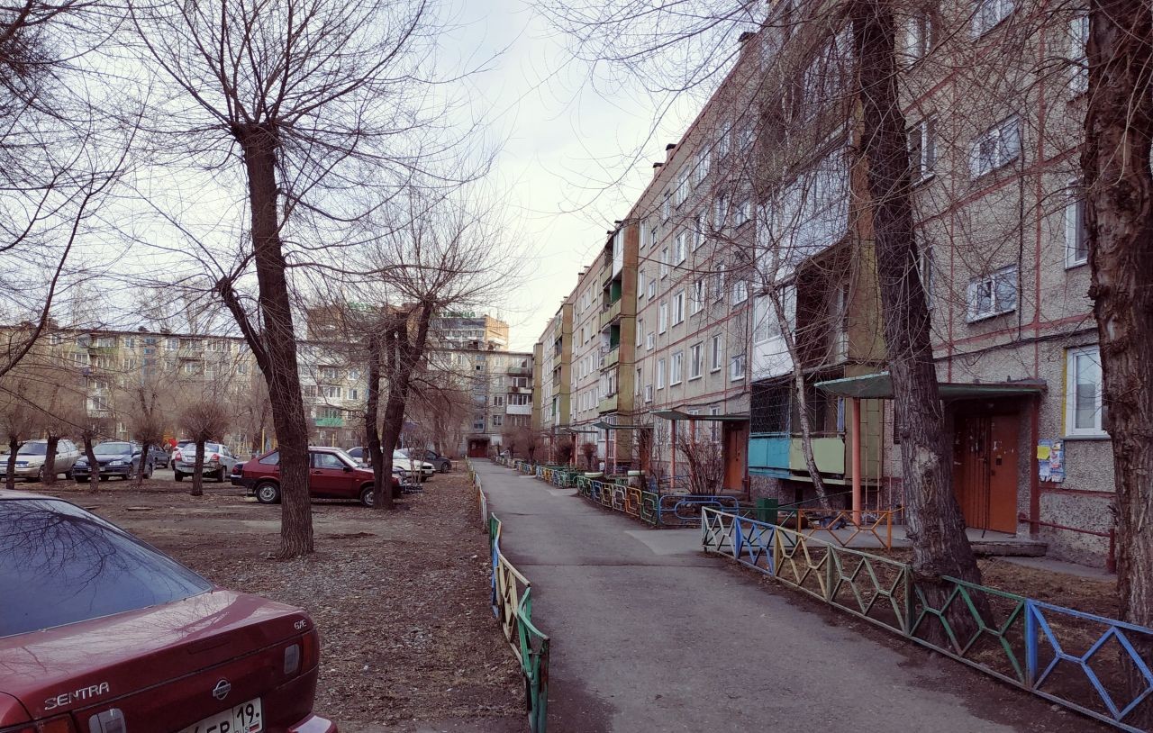 Респ. Хакасия, г. Абакан, пр-кт. Дружбы Народов, д. 4-придомовая территория