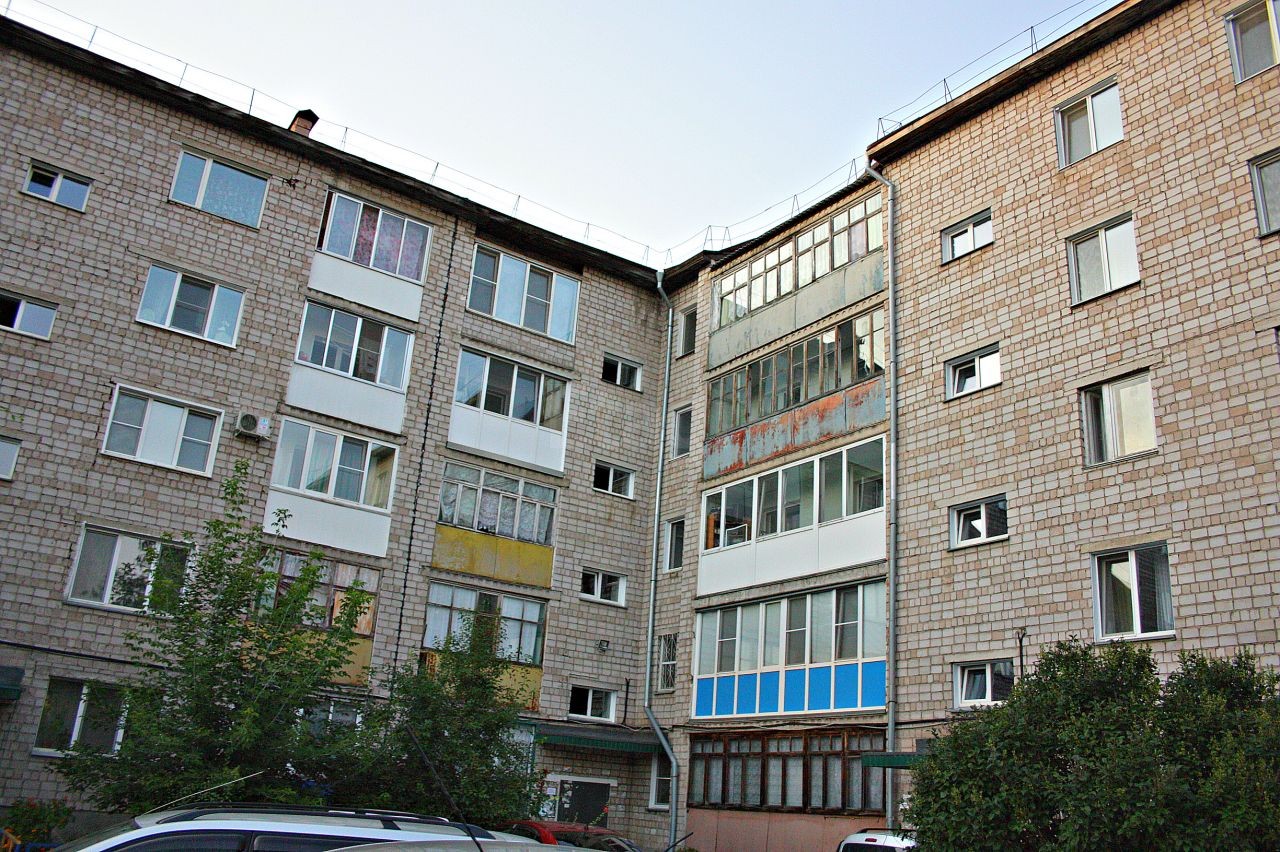 Респ. Хакасия, г. Абакан, ул. Журавлева, д. 4-фасад здания