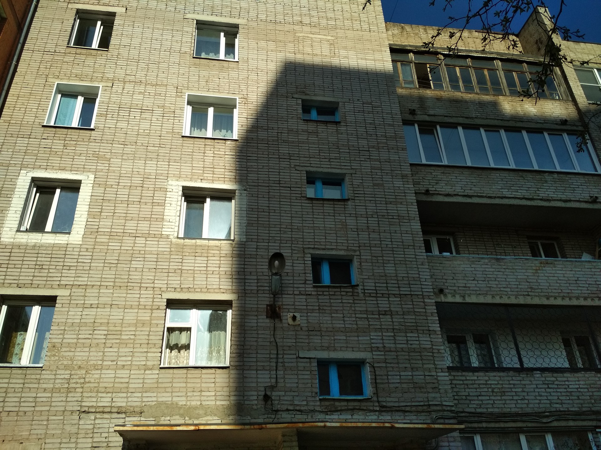 Респ. Хакасия, г. Абакан, ул. Карла Маркса, д. 53-фасад здания