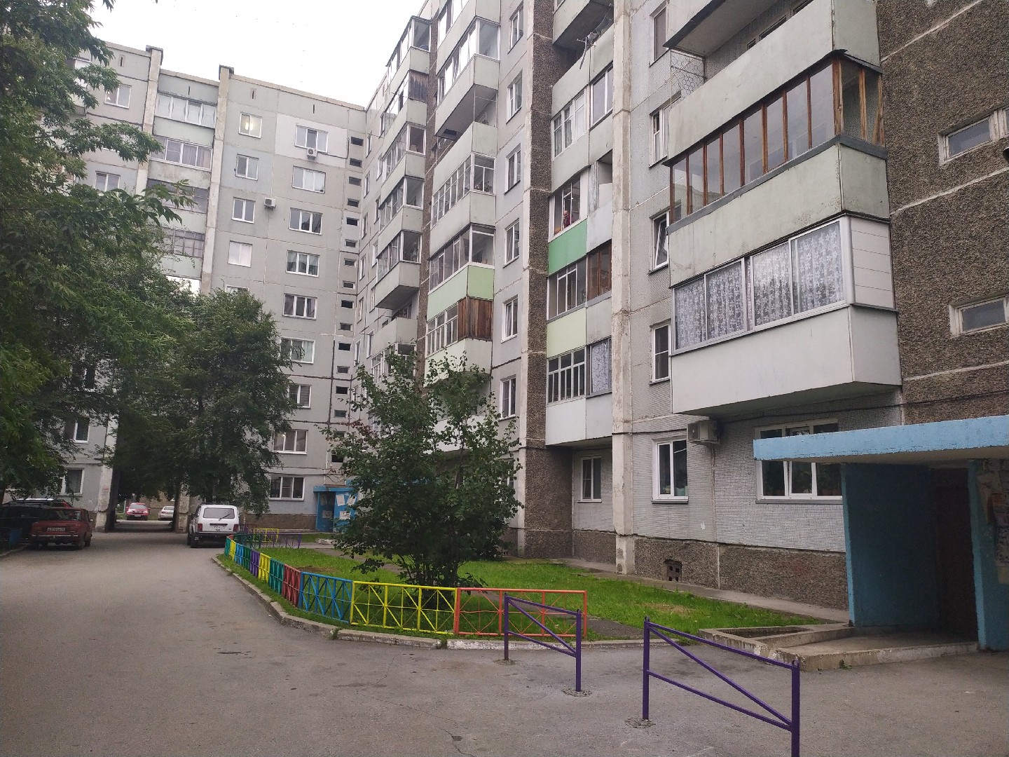 Респ. Хакасия, г. Абакан, ул. Крылова, д. 90-фасад здания