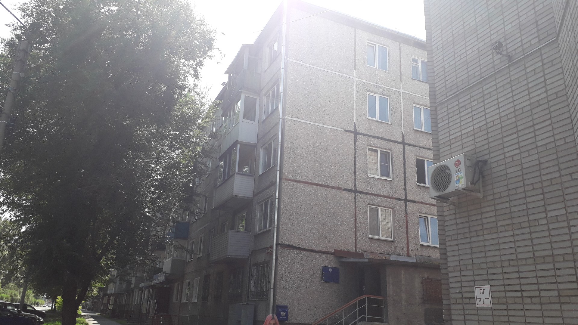 Респ. Хакасия, г. Абакан, ул. Ленинского Комсомола, д. 15-фасад здания