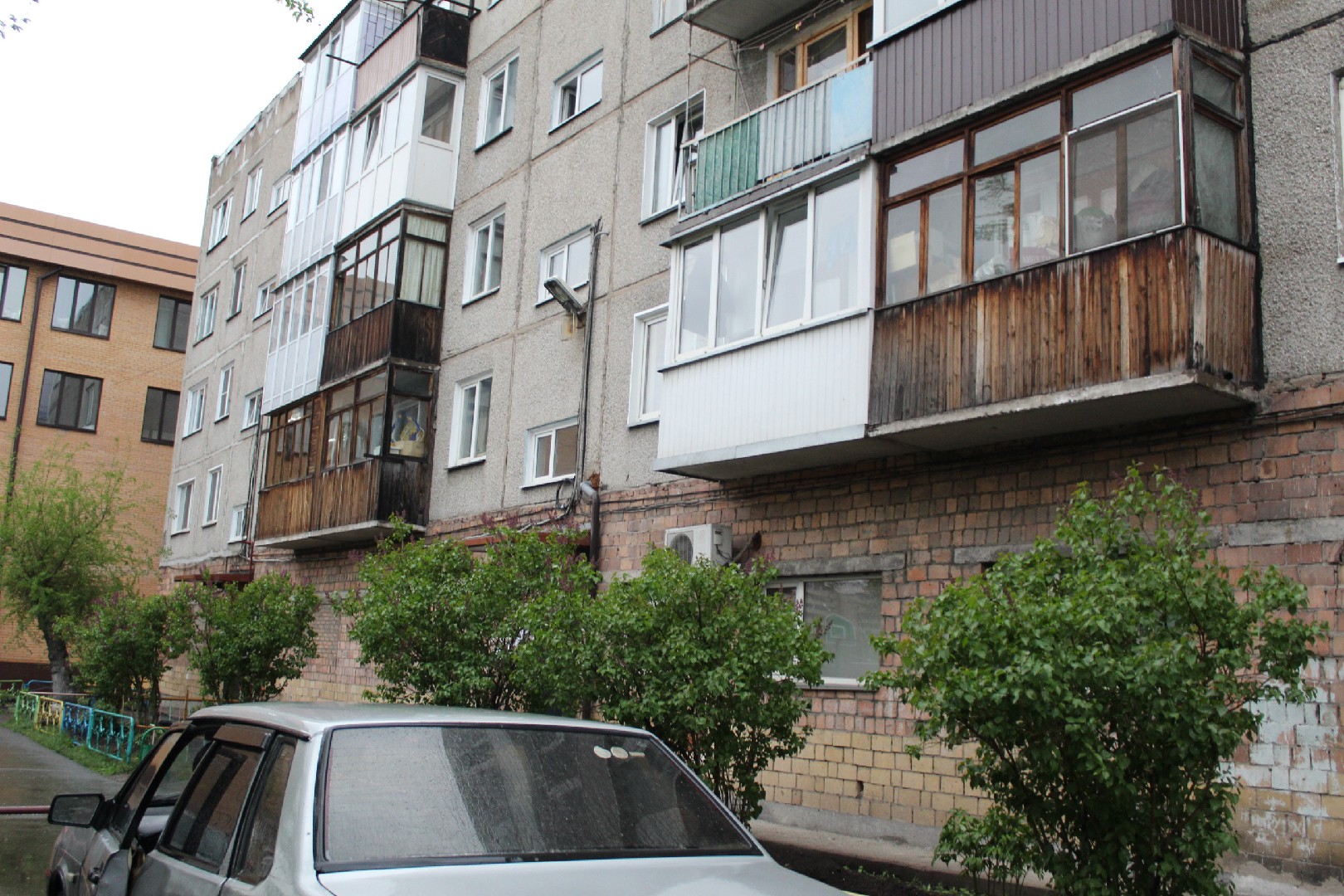 Респ. Хакасия, г. Абакан, ул. Ленинского Комсомола, д. 37-фасад здания