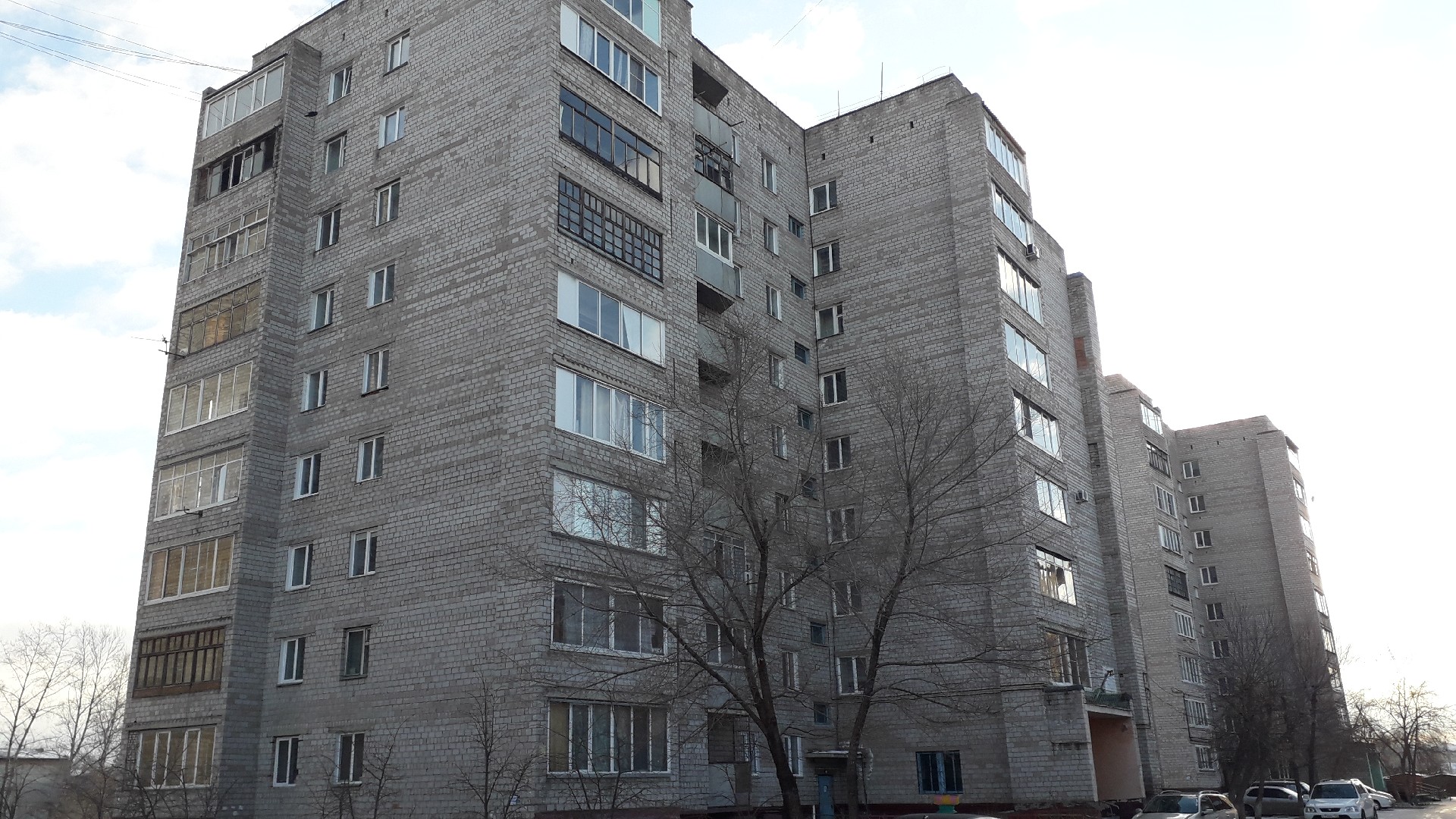 Респ. Хакасия, г. Абакан, ул. Маршала Жукова, д. 72-фасад здания