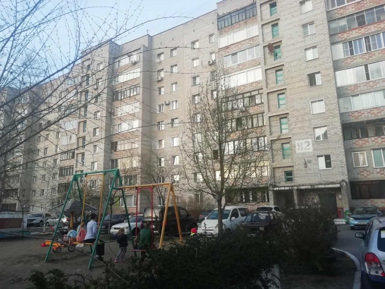 Респ. Хакасия, г. Абакан, ул. Маршала Жукова, д. 82-фасад здания
