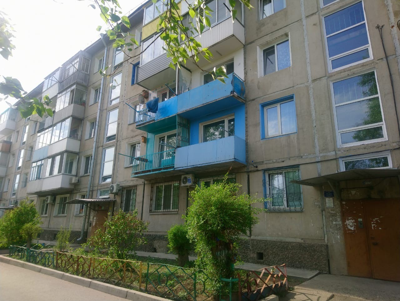 Респ. Хакасия, г. Абакан, ул. Пирятинская, д. 9-фасад здания