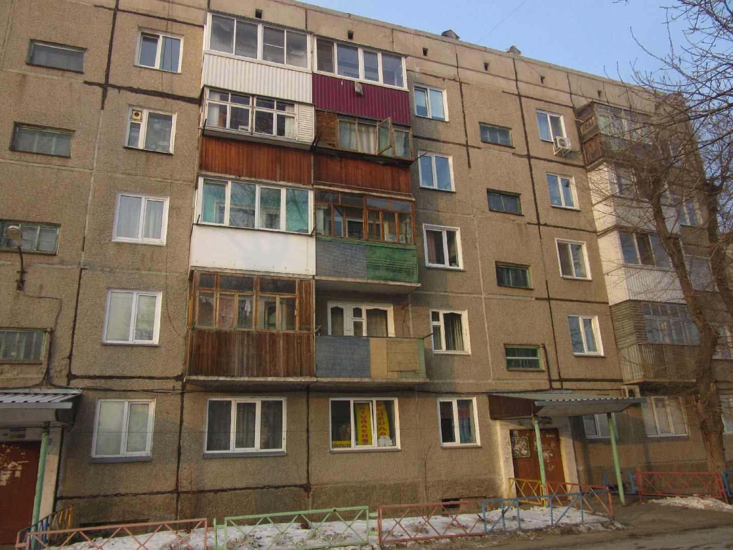 Респ. Хакасия, г. Абакан, ул. Пирятинская, д. 15-фасад здания