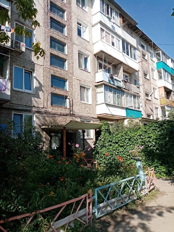 Респ. Хакасия, г. Абакан, ул. Пирятинская, д. 25-фасад здания