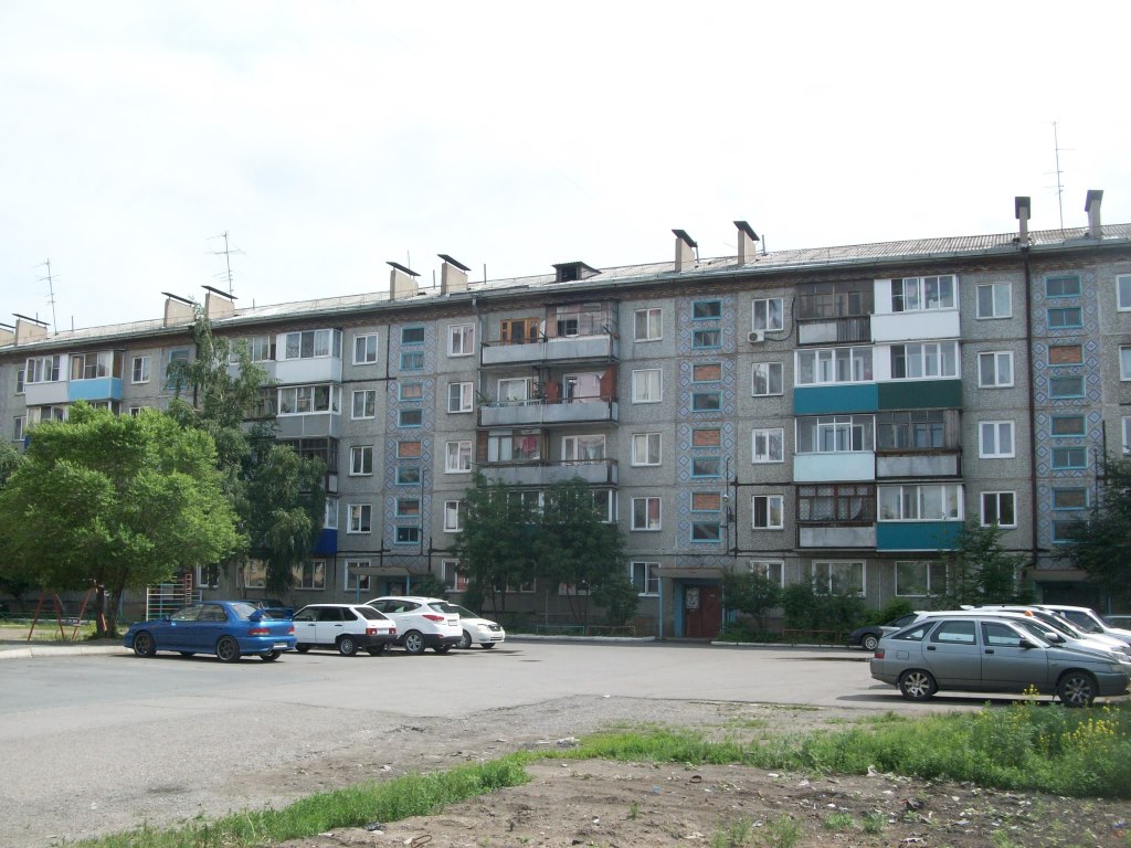 Респ. Хакасия, г. Абакан, ул. Пушкина, д. 166-фасад здания