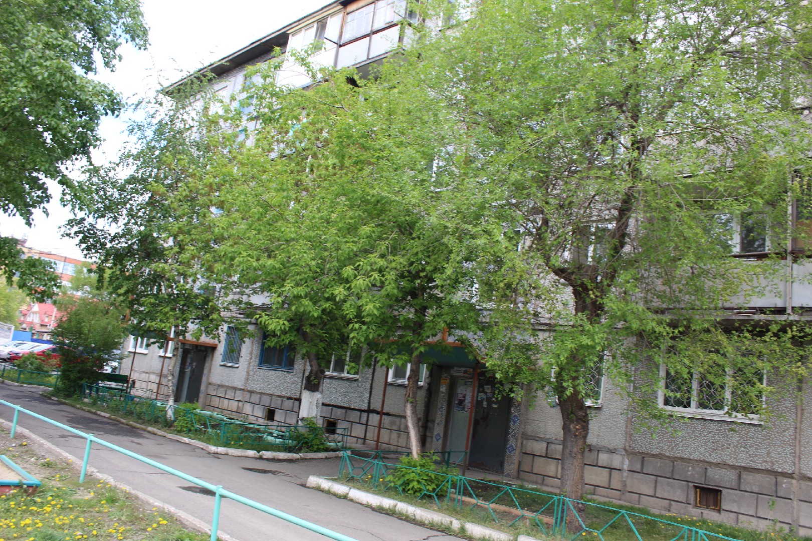 Респ. Хакасия, г. Абакан, ул. Трудовая, д. 13-фасад здания