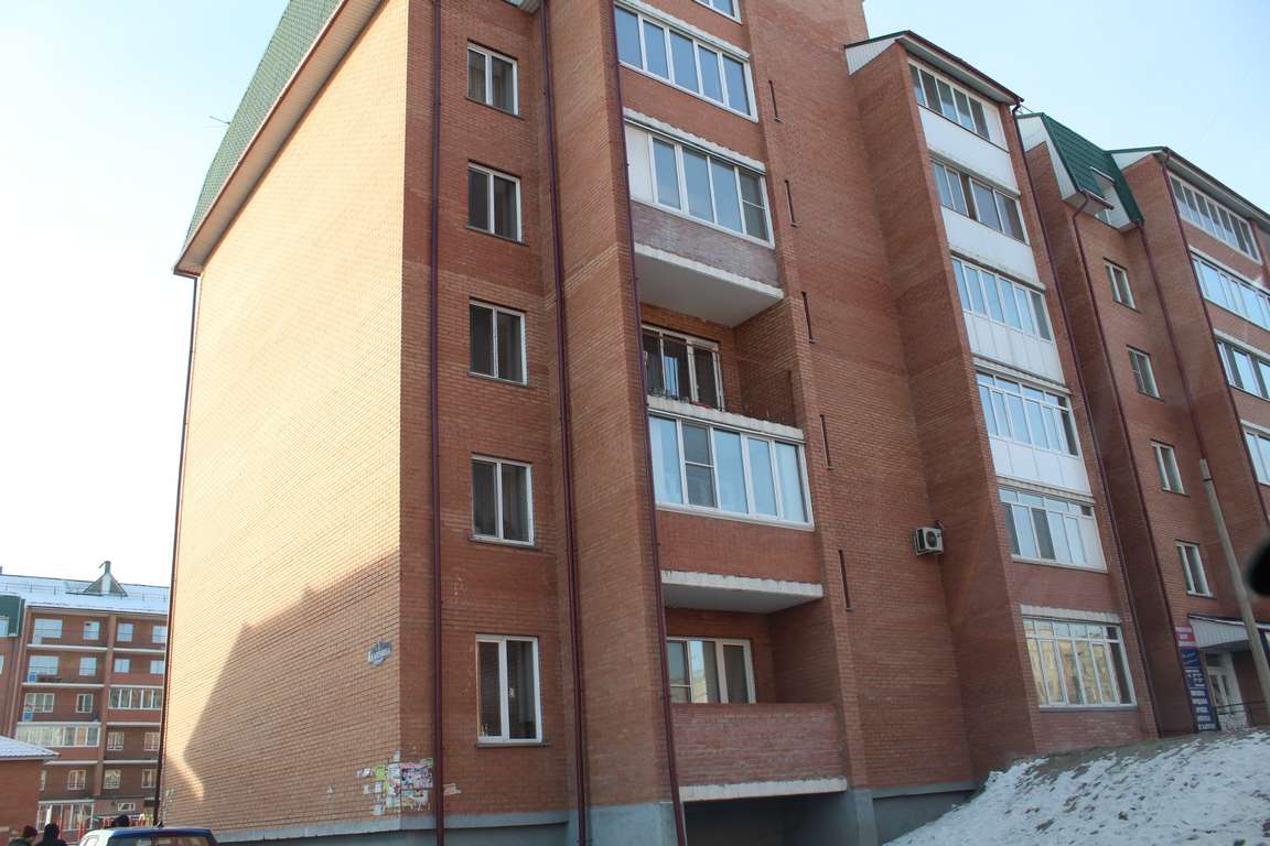 Респ. Хакасия, г. Черногорск, ул. Калинина, д. 1, стр. жилой дом-фасад здания