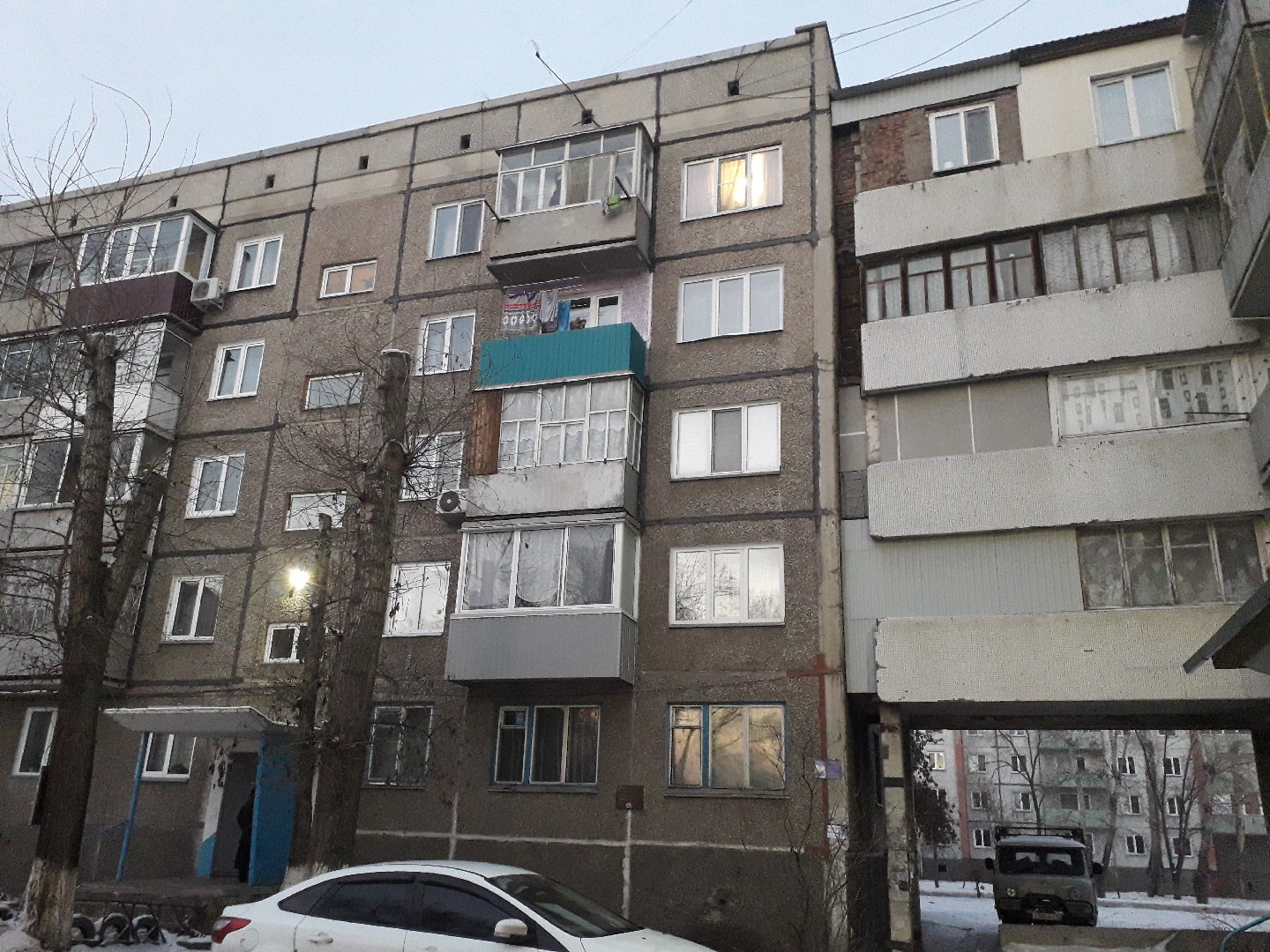Респ. Хакасия, г. Черногорск, ул. Калинина, д. 5-фасад здания