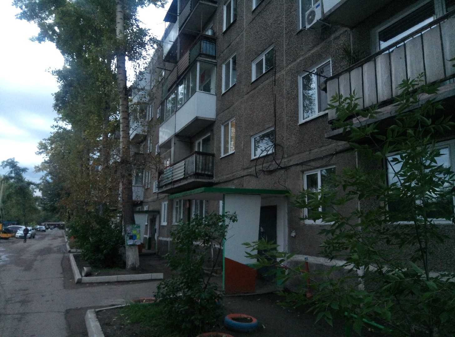 Респ. Хакасия, г. Черногорск, ул. Калинина, д. 15-фасад здания