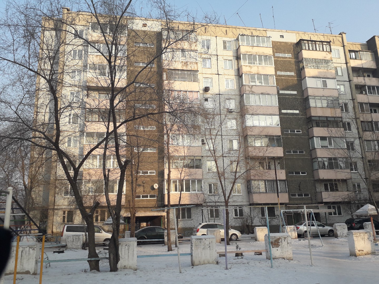 Респ. Хакасия, г. Черногорск, пр-кт. Космонавтов, д. 1-фасад здания