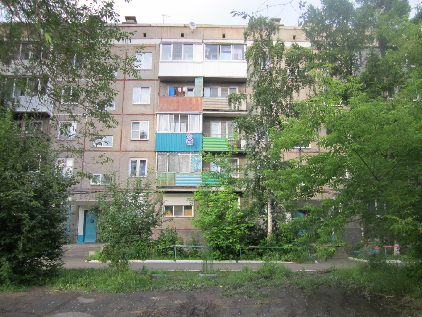 Респ. Хакасия, г. Черногорск, пр-кт. Космонавтов, д. 3-фасад здания