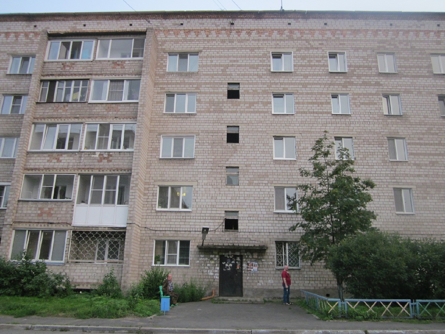 Респ. Хакасия, г. Черногорск, ул. Красных Партизан, д. 19-фасад здания