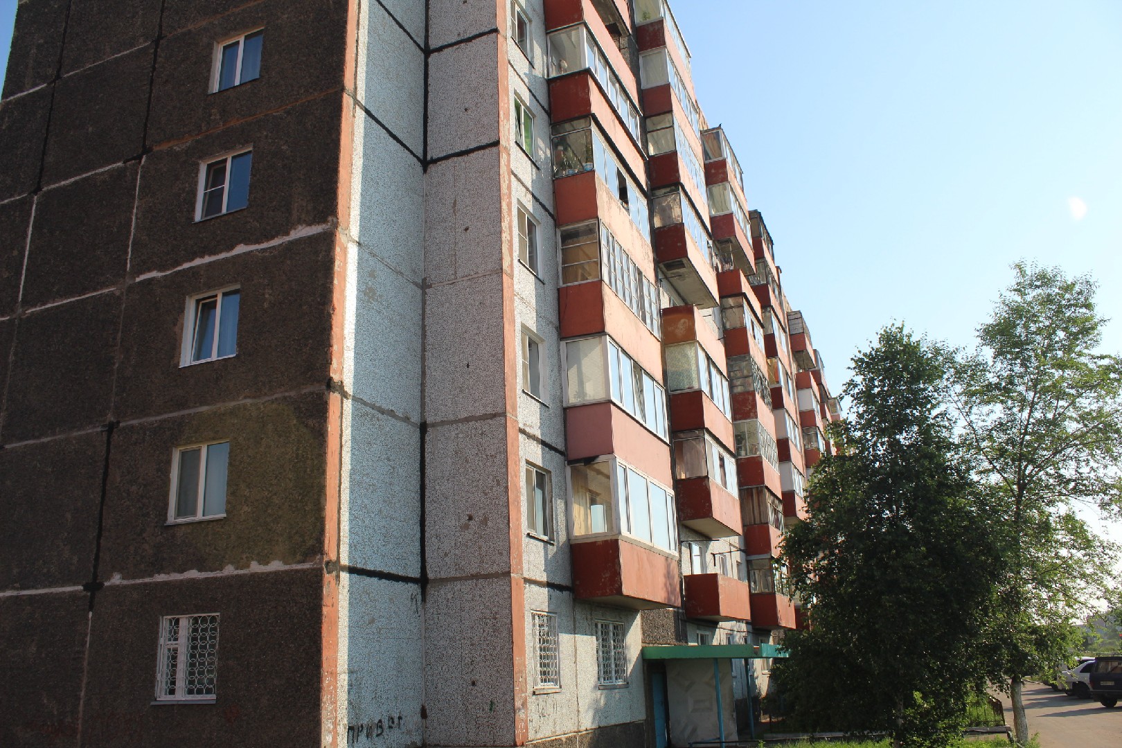 Респ. Хакасия, г. Черногорск, ул. Советская, д. 98-фасад здания